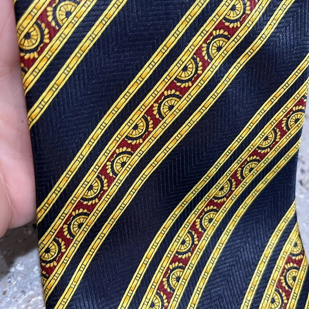 VINTAGE ZEUS STRIPED POLYESTER TIE BLUE RED GOLD